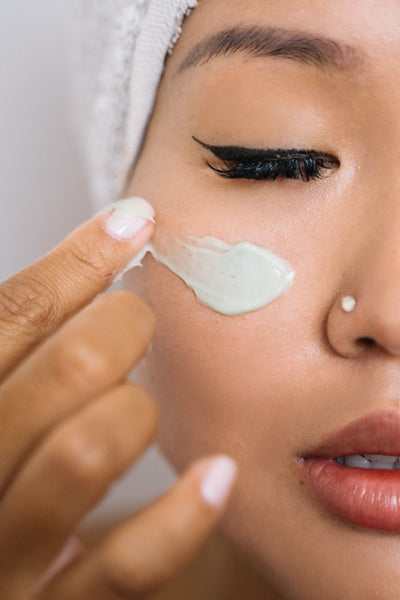 5 Ways to Lock in Moisture This Fall for Dry Skin Girlies