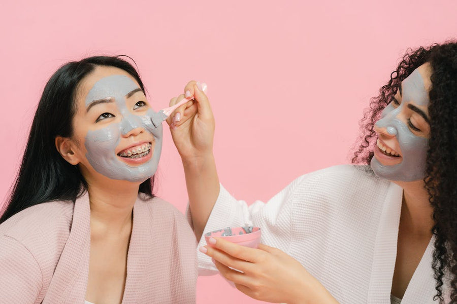 10 Must-Have Products for Hydrating Dry Skin wite a blog for reader to learn